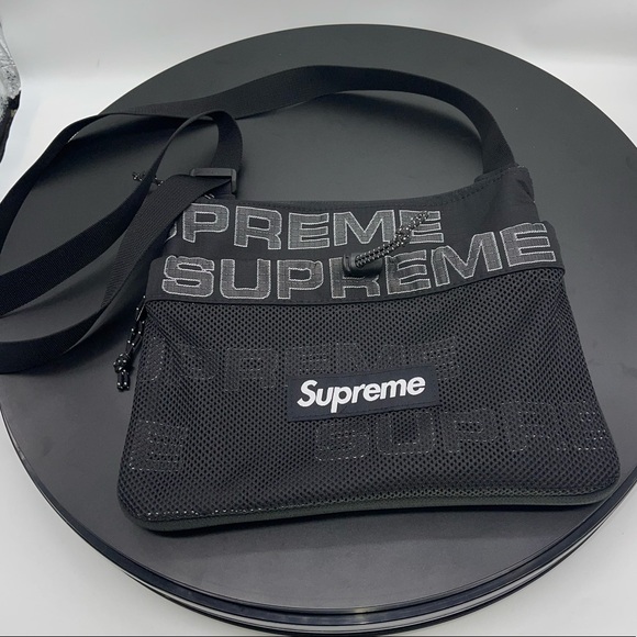 Supreme Shoulder Bag - Picture 3 of 6